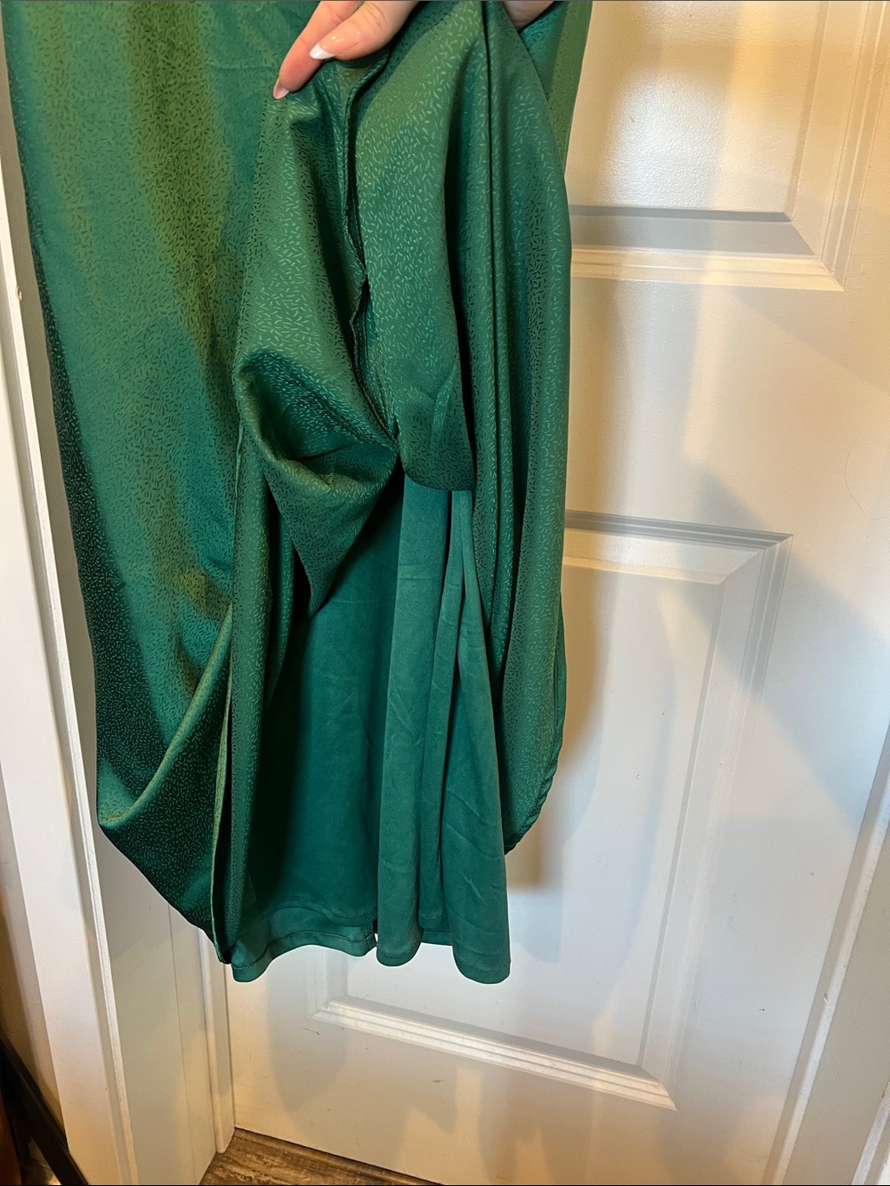 Emerald Green V-Neck Midi Dress with Short Sleeves - Picture 7 of 7